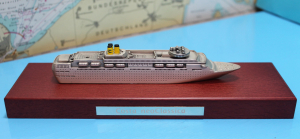 Kreuzfahrtschiff "Costa neoClassica"  Classica-Klasse (1 St.)  IT 2014 in ca. 1:1400